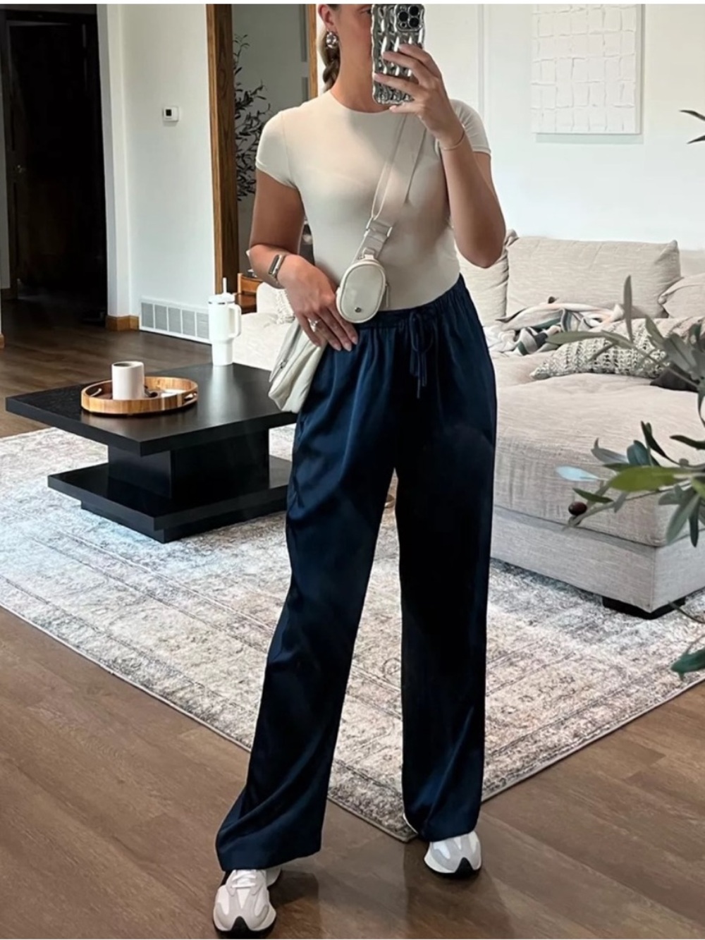 ABERCROMBIE & FITCH Satin Navy Pull on Elastic Waist Pants XS